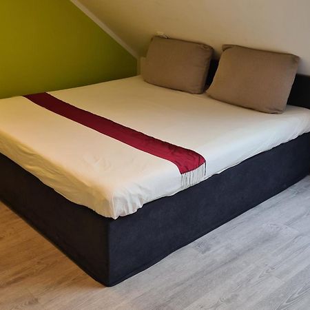 Helles Apartment In Berlin-Mariendorf ภายนอก รูปภาพ